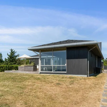 With Panoramic Views On Hindsholm Ferienhaus Martofte