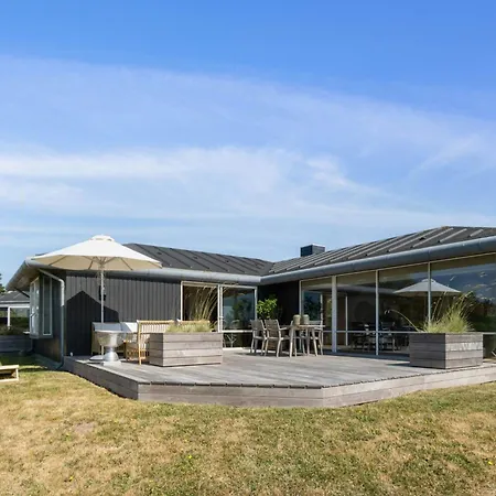 Ferienhaus With Panoramic Views On Hindsholm