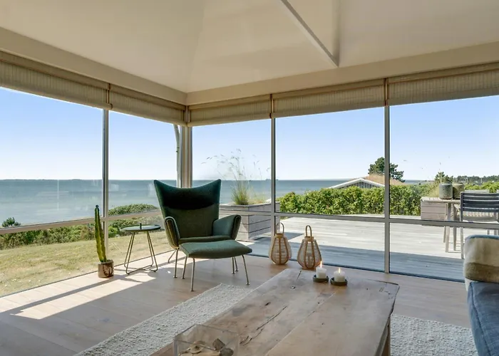 Сasa de vacaciones With Panoramic Views On Hindsholm *