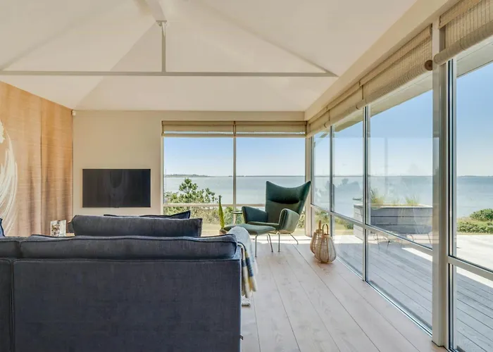 Дом отдыха With Panoramic Views On Hindsholm